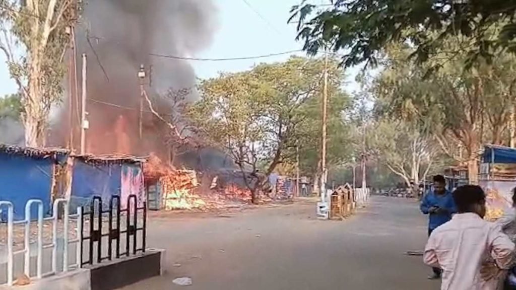 गिरौदपुरी धाम में आग का कहर, बंदरों की उछल-कूद से ट्रांसफार्मर में शॉर्ट सर्किट, दुकानें जलकर खाक