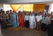 शिक्षा प्रचारक समिति ने होली मिलन समारोह में खेली फूलों की होली