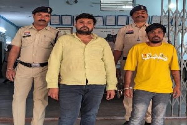 पुरानी रंजिश ने लिया हिंसक रूप, कुरुद में चाकूबाजी करने वाले दो आरोपी गिरफ्तार