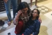 ग्रेटर नोएडा की सोसाइटी में लिफ्ट फिर बनी जानलेवा खतरा, 20 मिनट तक फंसी महिला की हालत बिगड़ी