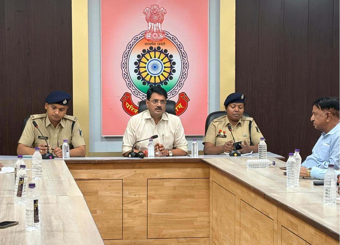फैक्ट्री संचालकों को SSP की सख्त चेतावनी, कहा- सुरक्षा मानकों में लापरवाही बरतने पर होगी सख्त कार्रवाई फैक्ट्री संचालकों को SSP की सख्त चेतावनी, कहा- सुरक्षा मानकों में लापरवाही बरतने पर होगी सख्त कार्रवाई
