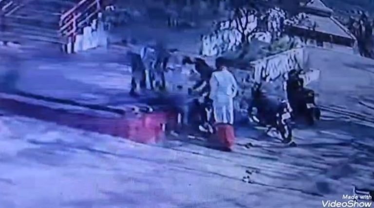 चंडी माता मंदिर परिसर में उपद्रव : नशे में धुत युवकों ने पुजारी और सेवादारों से की मारपीट चंडी माता मंदिर परिसर में उपद्रव : नशे में धुत युवकों ने पुजारी और सेवादारों से की मारपीट