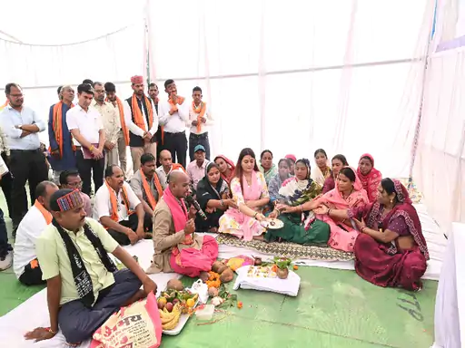 पंडरिया क्षेत्र में 30 करोड़ से अधिक की सड़कों का भूमिपूजन, ग्रामीण इलाकों को मिलेगा बेहतर संपर्क पंडरिया क्षेत्र में 30 करोड़ से अधिक की सड़कों का भूमिपूजन, ग्रामीण इलाकों को मिलेगा बेहतर संपर्क