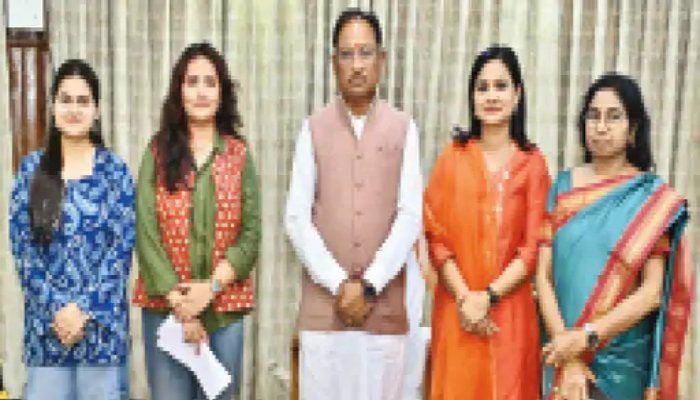 महिला दिवस पर मुख्यमंत्री ने महिला पत्रकारों से की बातचीत, मां को बताया सबसे बड़ी प्रेरणा