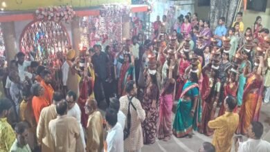 डोंगरगढ़ में ज्योति विसर्जन के लिए ट्रेनें रुक गईं, महावीर तालाब में हजारों कलश विसर्जित