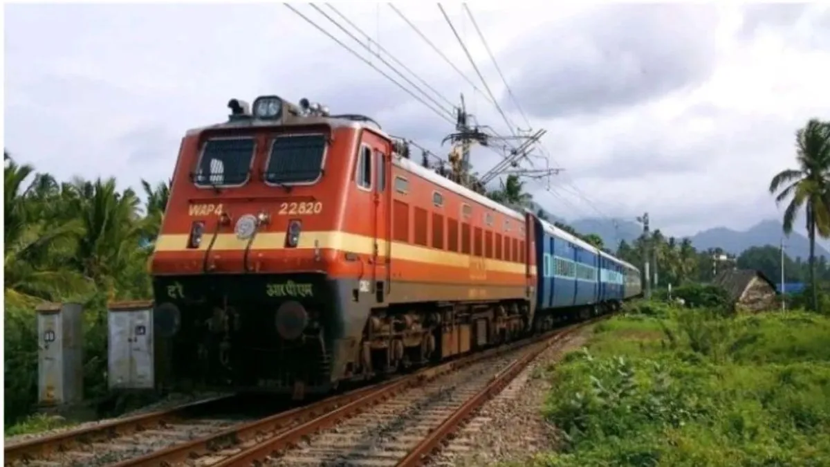 चलती ट्रेन में महिला कराटे की खिलाड़ियों से बदसलूकी, मनचले युवकों को RPF ने हिरासत में लिया, जानें पूरा मामला चलती ट्रेन में महिला कराटे की खिलाड़ियों से बदसलूकी, मनचले युवकों को RPF ने हिरासत में लिया, जानें पूरा मामला