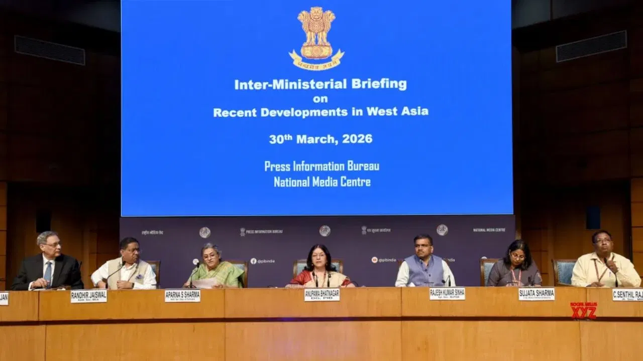 पश्चिम एशिया संकट के बीच सरकार सतर्क, उर्वरक आपूर्ति और कालाबाजारी पर कड़ी निगरानी पश्चिम एशिया संकट के बीच सरकार सतर्क, उर्वरक आपूर्ति और कालाबाजारी पर कड़ी निगरानी