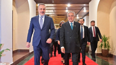 पाकिस्तान के विदेश मंत्री के कंधे में फ्रैक्चर, ईरान सीजफायर पर मीटिंग के दौरान गिरे थे पाकिस्तान के विदेश मंत्री के कंधे में फ्रैक्चर, ईरान सीजफायर पर मीटिंग के दौरान गिरे थे