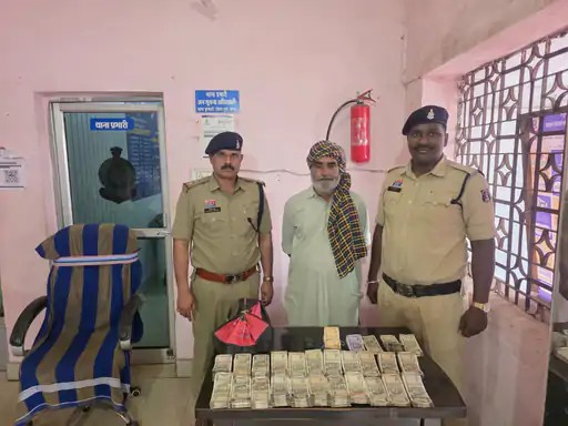 दुर्ग में अफीम खेती के बाद तस्करी का नेटवर्क:होटल-ढाबों में हो रही थी बिक्री, कुम्हारी में 70 साल का बुजुर्ग बेचते पकड़ाया