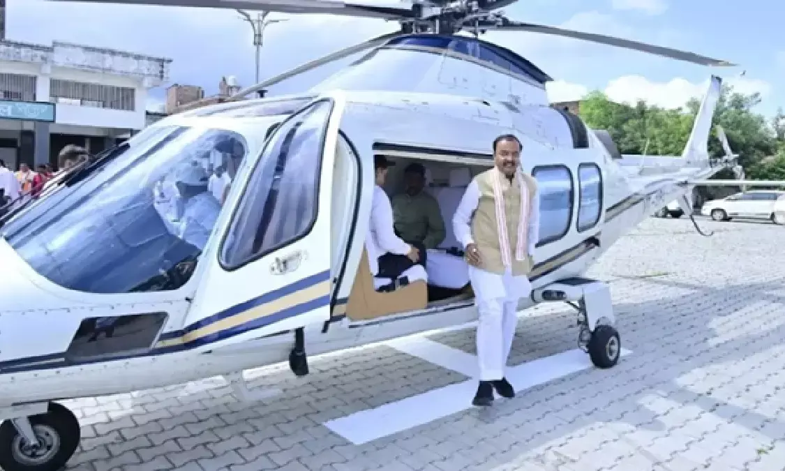 उड़ान के कुछ सेकेंड बाद हेलीकॉप्टर में धुआं, डिप्टी सीएम केशव प्रसाद मौर्य की इमरजेंसी लैंडिंग