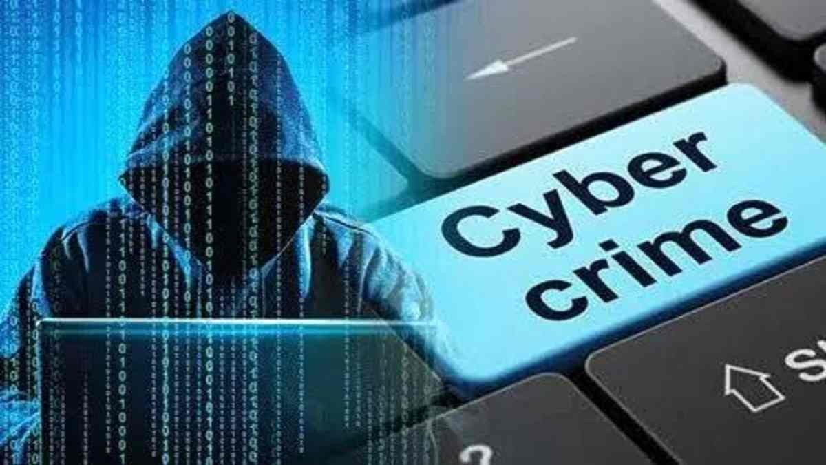 ई-चालान के लिंक पर क्लिक करते ही ट्रेन मैनेजर के खाते से उड़े लाखों रुपये