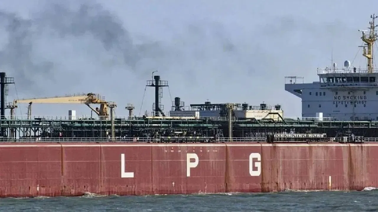 भारत पहुंचने वाले हैं LPG से लदे दो जहाज, जानिए क्या है Current Location