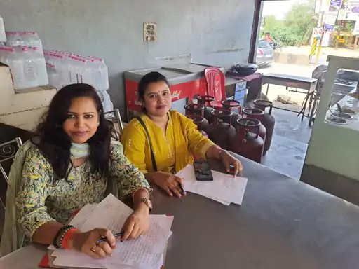 रायपुर में खाद्य विभाग ने होटल में मारी रेड:घरेलू एलपीजी महंगे दामों में बेचकर कर रहे थे कालाबाजारी, 350 से अधिक गैस सिलेंडर जब्त