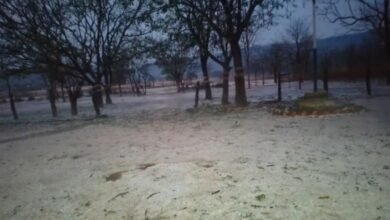 मैनपुर के आमामोरा-ओड़ में ओलावृष्टि से बिछी बर्फ की चादर, कश्मीर जैसा नजारा