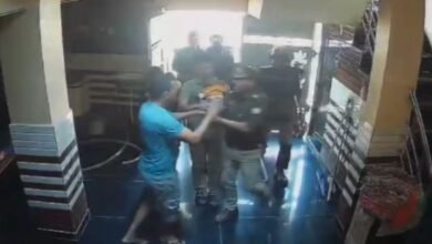 मथुरा में सेना के जवान को दारोगा ने पीटा, 14 सेकंड में मारे 6 मुक्के; CCTV में कैद हुई घटना