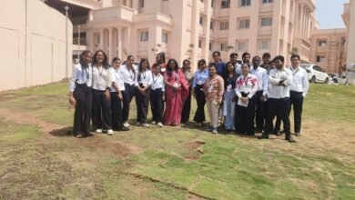 MATS स्कूल ऑफ मैनेजमेंट स्टडीज़ एंड रिसर्च के स्टूडेंट्स ने किया विधानसभा का शैक्षणिक भ्रमण MATS स्कूल ऑफ मैनेजमेंट स्टडीज़ एंड रिसर्च के स्टूडेंट्स ने किया विधानसभा का शैक्षणिक भ्रमण