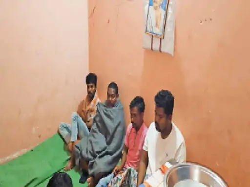 बस्तर में नक्सलियों का नया निशाना बने शिक्षित युवा, डर के साये में गांव छोड़ने को मजबूर