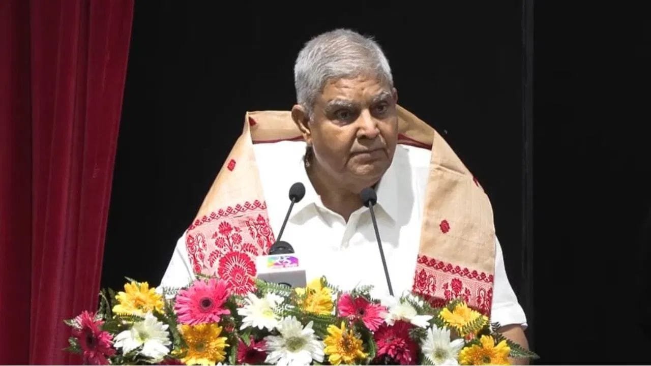 कुछ लोग जीवन जीते हैं, कुछ उसे देखते हैं… पूर्व उपराष्ट्रपति धनखड़ ने क्यों कही यह बात