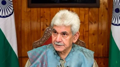 आतंकियों को देते थे खुफिया जानकारी, जम्मू-कश्मीर सरकार ने तीन कर्मचारियों को किया बर्खास्त