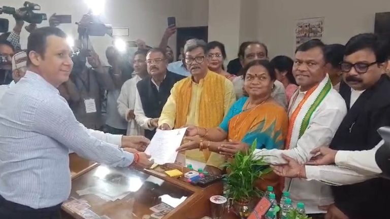 राज्यसभा के लिए कांग्रेस प्रत्याशी फूलोदेवी नेताम ने दाखिल किया नामांकन…