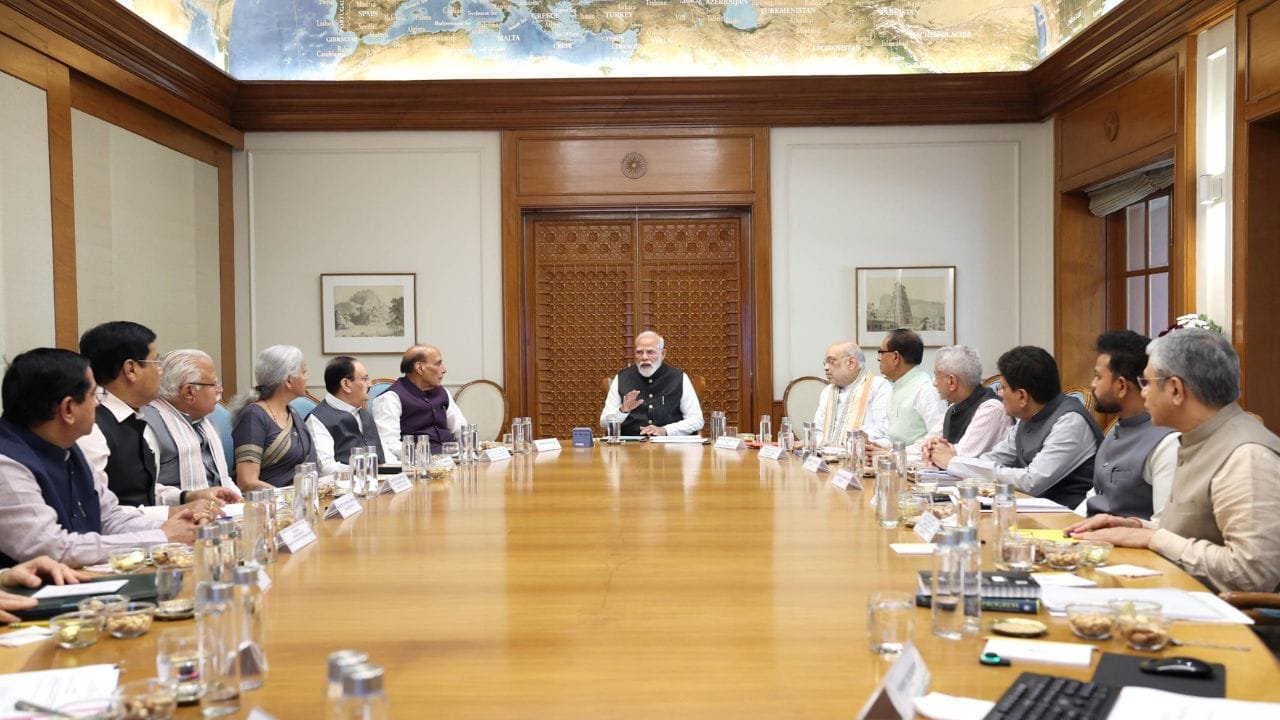 मिडिल ईस्ट के हालात पर साढ़े तीन घंटे चली PM मोदी की हाई लेवल मीटिंग, तेल-गैस सप्लाई को लेकर दिए निर्देश मिडिल ईस्ट के हालात पर साढ़े तीन घंटे चली PM मोदी की हाई लेवल मीटिंग, तेल-गैस सप्लाई को लेकर दिए निर्देश