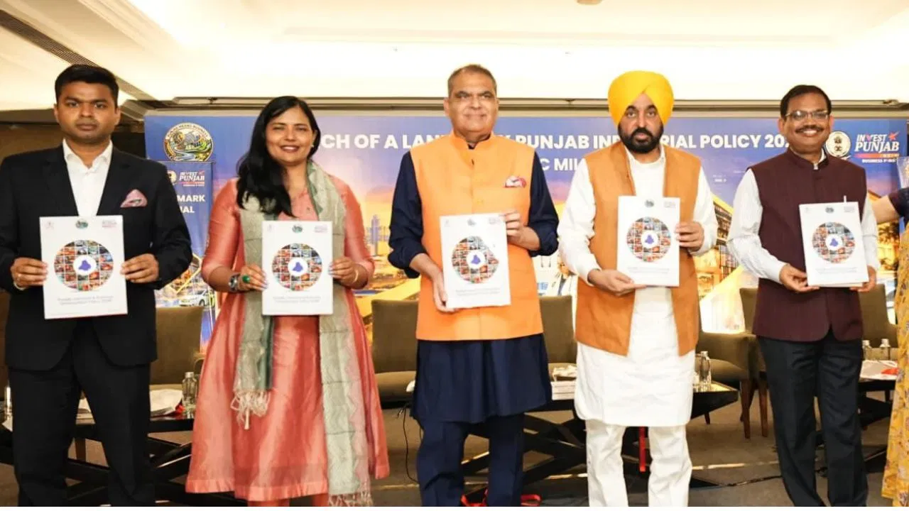 पंजाब के 30 सरकारी स्कूल प्रिंसिपल सिंगापुर रवाना, आधुनिक शिक्षा पद्धतियों की लेंगे ट्रेनिंग