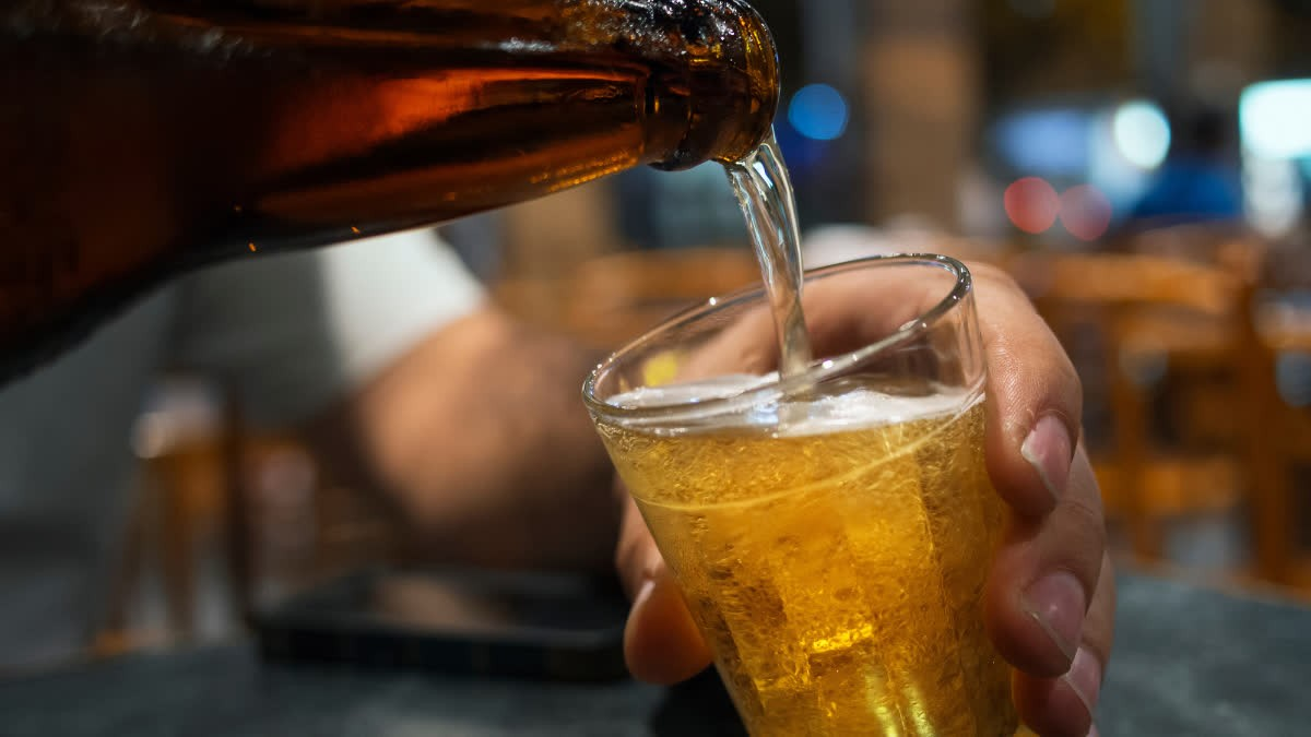 होली मतलब… चार दिनों में रायपुर के मदिरा प्रेमी गटक गए 58 करोड़ 10 लाख की शराब! होली मतलब… चार दिनों में रायपुर के मदिरा प्रेमी गटक गए 58 करोड़ 10 लाख की शराब!