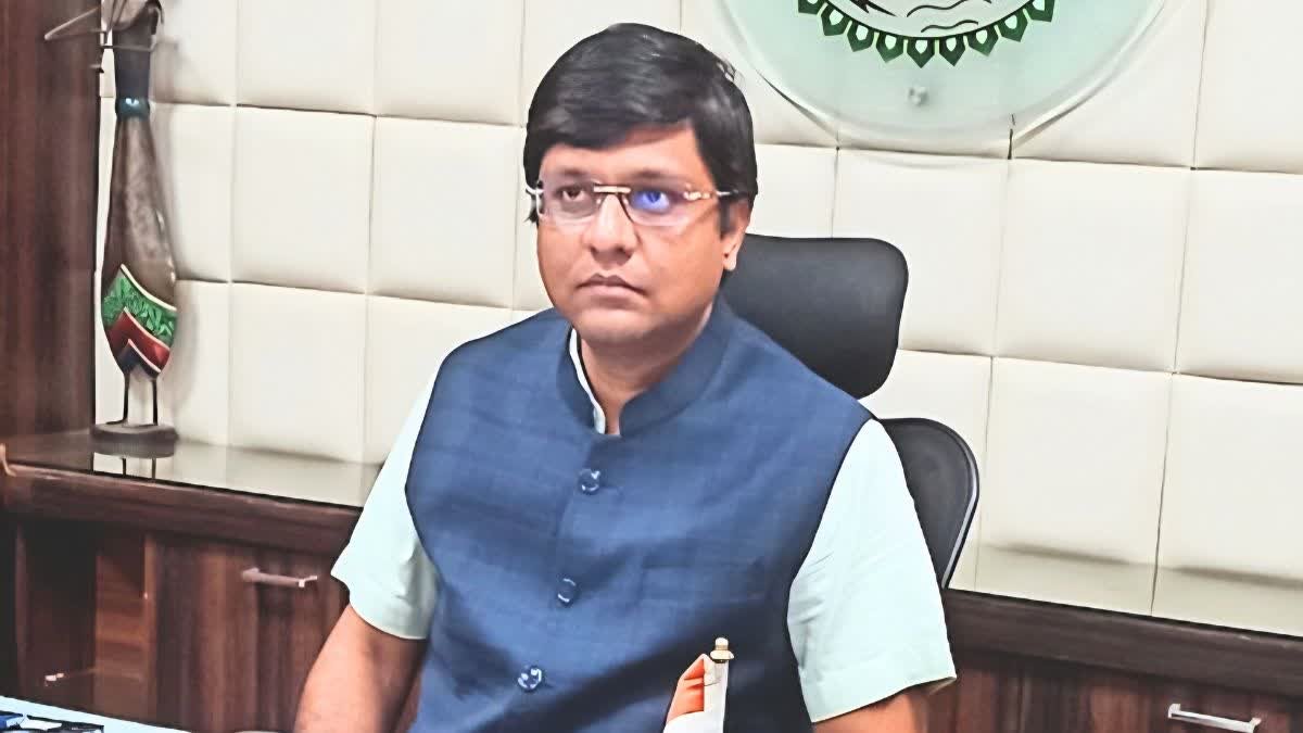 CG Breaking : पीएमओ में छत्तीसगढ़ के IAS रवि मित्तल की एंट्री, डिप्टी सेक्रेटरी बने CG Breaking : पीएमओ में छत्तीसगढ़ के IAS रवि मित्तल की एंट्री, डिप्टी सेक्रेटरी बने