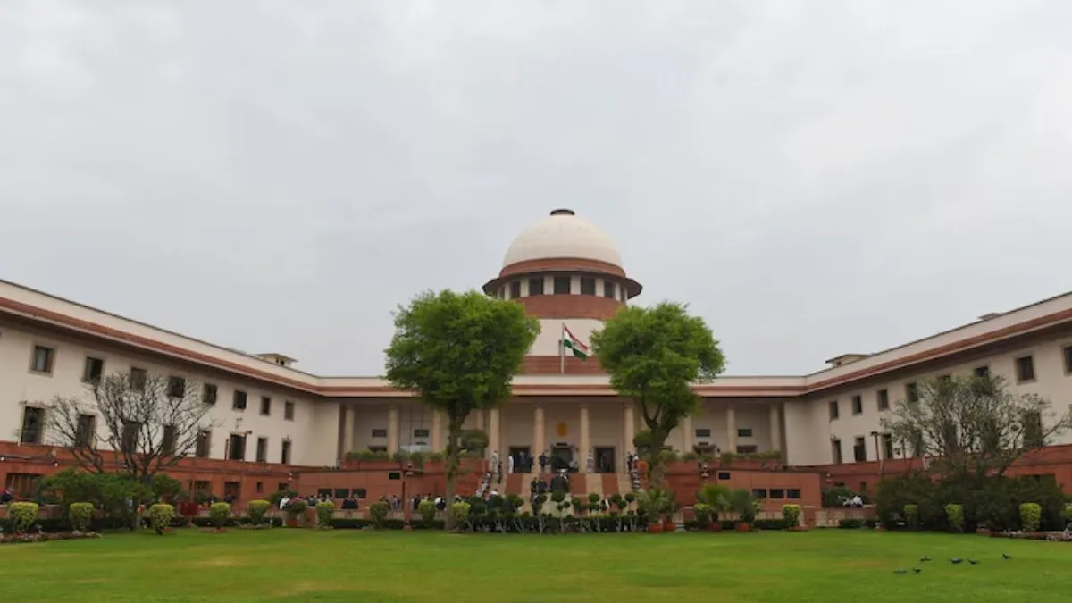 SIR प्रक्रिया के खिलाफ ममता बनर्जी और TMC सांसदों की याचिका पर SC में हुई सुनवाई, जानें CJI ने क्या कहा?