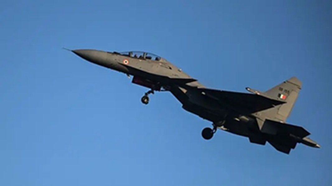 असम में वायुसेना का सुखोई-30MKI क्रैश, जोरहाट से उड़ान के बाद हुआ हादसा; सर्च ऑपरेशन जारी