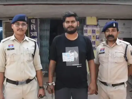 दुर्ग सब्जी मंडी में नशीले कैप्सूल बेचते युवक को पकड़ा, 72 कैप्सूल जब्त, जेल में डाला गया दुर्ग सब्जी मंडी में नशीले कैप्सूल बेचते युवक को पकड़ा, 72 कैप्सूल जब्त, जेल में डाला गया