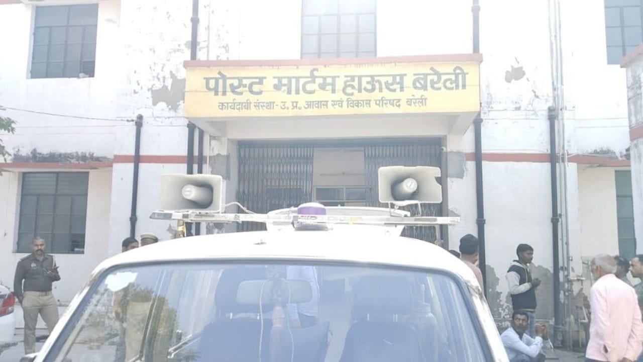 होली का सामान खरीदने के लिए नहीं थे पैसे…’, बरेली में मजदूर ने लगा ली फांसी, सुसाइड नोट पढ़ पुलिस की भी आंखें नम होली का सामान खरीदने के लिए नहीं थे पैसे…’, बरेली में मजदूर ने लगा ली फांसी, सुसाइड नोट पढ़ पुलिस की भी आंखें नम