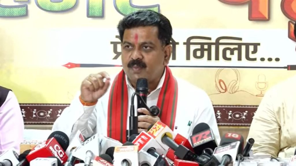 गृह मंत्री विजय शर्मा ने नक्सलवाद के खात्मे पर भरी हुंकार कहा- 5 दशक की समस्या 2 वर्ष में समाप्त हुई गृह मंत्री विजय शर्मा ने नक्सलवाद के खात्मे पर भरी हुंकार कहा- 5 दशक की समस्या 2 वर्ष में समाप्त हुई
