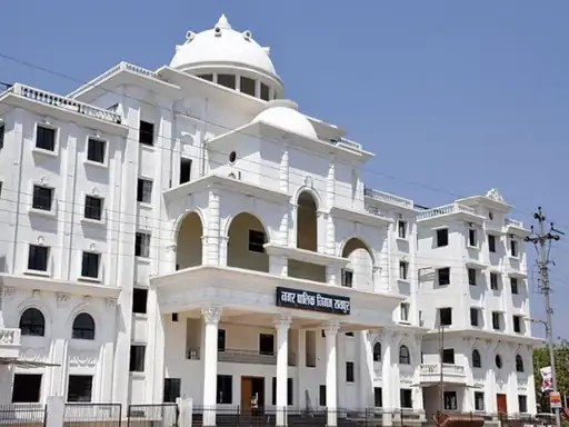 रायपुर निगम में पार्षदों का हंगामा, नारेबाजी:सभापति ने जताई नाराजगी, विपक्ष बोला- अधूरे वादों पर चर्चा हो, थोड़ी देर में पेश होगा बजट