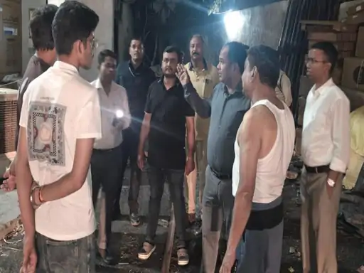 रायपुर के फाफाडीह में आग का तांडव, कलेक्टर डॉ. गौरव सिंह ने लिया हालात का जायजा