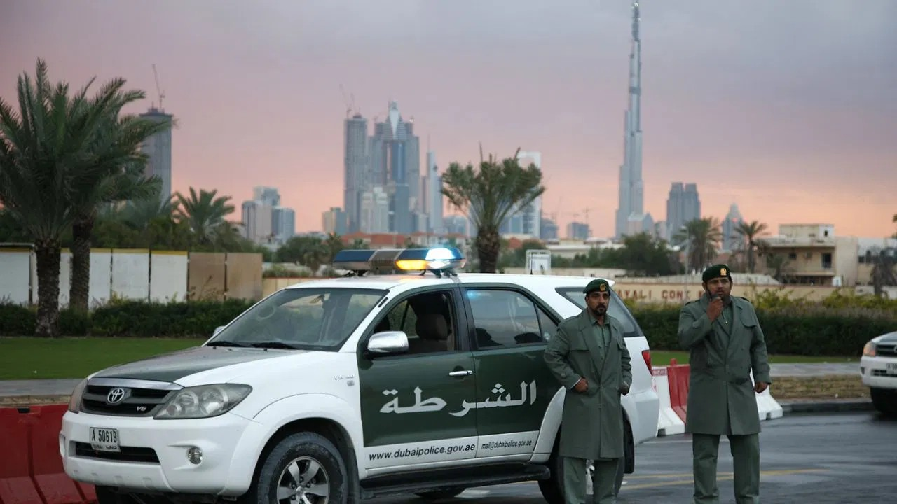 जंग के बीच UAE में 10 लोगों के खिलाफ एक्शन, क्या है आरोप?