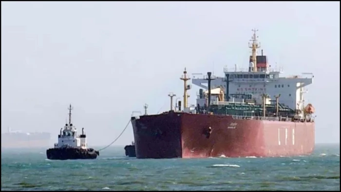 होर्मुज संकट में भारत को राहत, 8 जहाज सुरक्षित निकले, बाकी को निकालने की तैयारी तेज होर्मुज संकट में भारत को राहत, 8 जहाज सुरक्षित निकले, बाकी को निकालने की तैयारी तेज