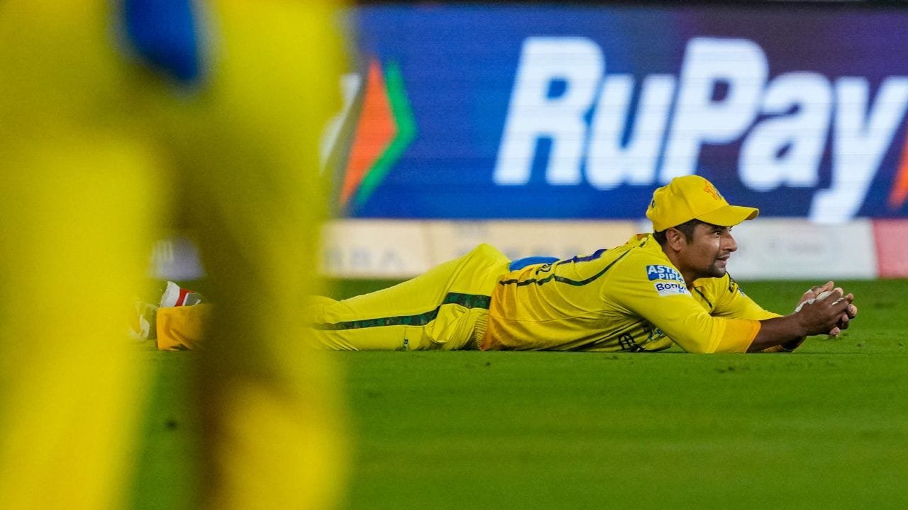 IPL 2026: बिजली की रफ्तार से हवा में उड़े सरफराज खान, पलक झपकते ही लपका करिश्माई कैच, Video IPL 2026: बिजली की रफ्तार से हवा में उड़े सरफराज खान, पलक झपकते ही लपका करिश्माई कैच, Video