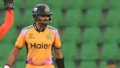 बाबर आजम ने सरेआम किसे जलील करवा दिया? PSL के मैच का Video वायरल