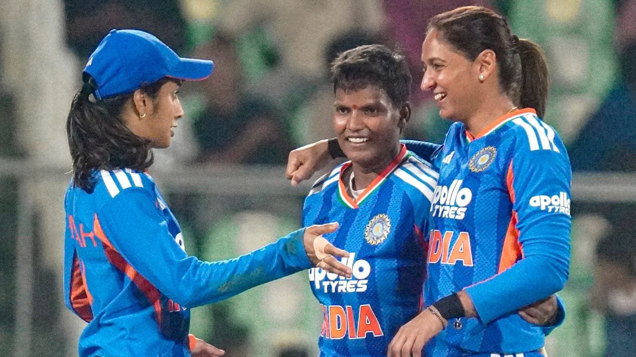 गेंदबाजी करना भूलीं भारतीय गेंदबाज, फेंकी इतनी सारी वाइड, साउथ अफ्रीका ने 6 विकेट से हराया