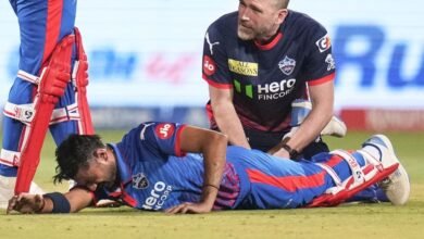 रोहित शर्मा और ऋषभ पंत के बाद तीसरा खिलाड़ी रिटायर हर्ट, RCB vs DC मैच में अचानक छोड़ा मैदान