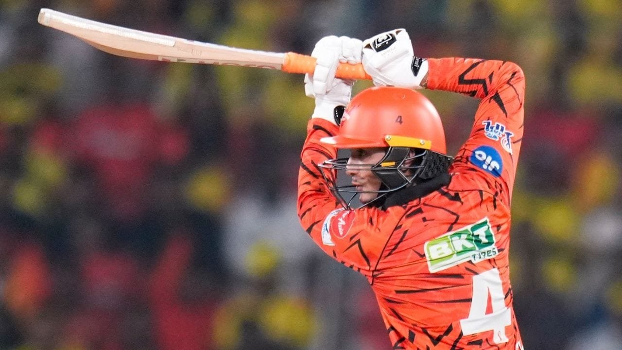 SRH vs CSK: अभिषेक ने ठोके लगातार 7 चौके-छक्के, कर दी सूर्यवंशी की बराबरी, फिर ले डूबी सैमसन की समझदारी SRH vs CSK: अभिषेक ने ठोके लगातार 7 चौके-छक्के, कर दी सूर्यवंशी की बराबरी, फिर ले डूबी सैमसन की समझदारी