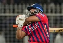 VIDEO: ऋषभ पंत की ताकत से कांपा पंजाब का बॉलर, एक हाथ से ठोक दिया लंबा छक्का