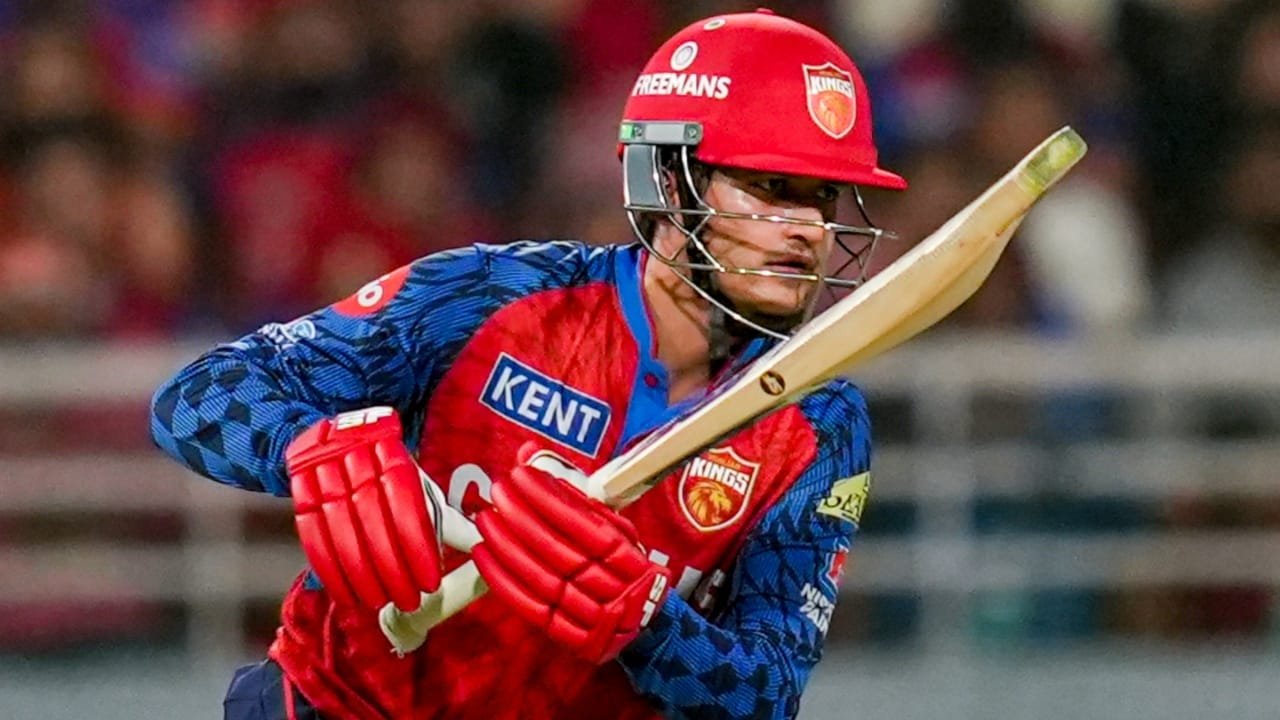 23 घंटे के लिए मोबाइल बैन, पंजाब में ठोका 28 गेंदों में शतक, ये है प्रियांश आर्या की सफलता का राज़