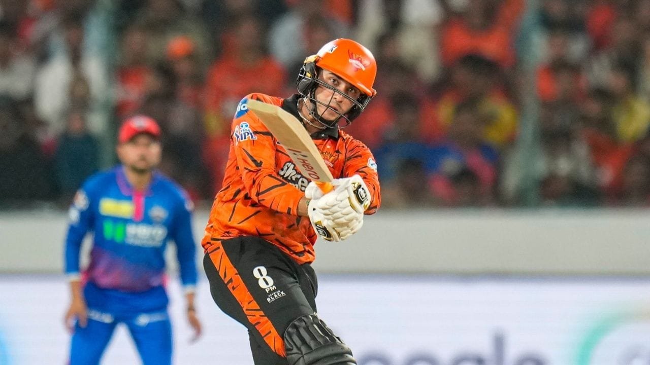 IPL 2026 की इस रेस में अभिषेक शर्मा निकले आगे, 24 घंटे बाद वैभव सूर्यवंशी बनेंगे नंबर-1?