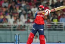 DC vs PBKS: 1 ओवर में लगातार 6 चौके, प्रभसिमरन सिंह ने सिर्फ इतनी गेंदों पर ठोकी फिफ्टी, किया बड़ा कमाल