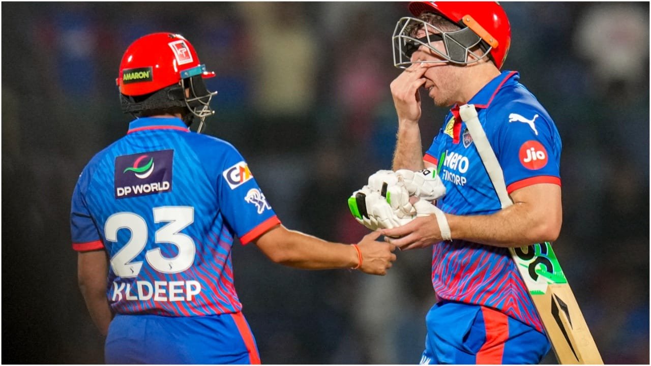 DC vs RCB: दिल्ली में कचरे की वजह से मैच रुका, बल्लेबाज की आंखों में घुसी मिट्टी