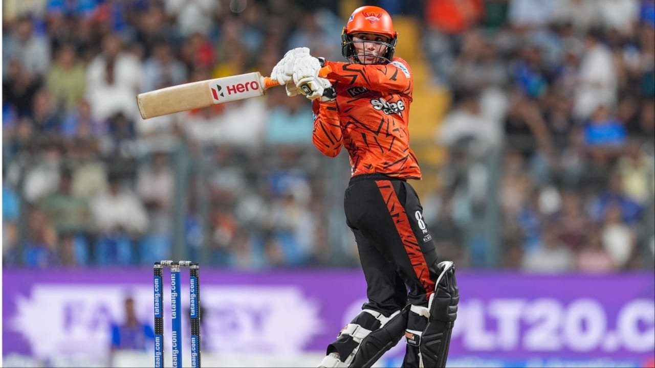 Orange Cap, Purple Cap Holder in IPL 2026: अभिषेक शर्मा के सिर पर सजी ऑरेंज कैप, मलिंगा ने भी किया कमाल
