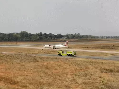 अंबिकापुर-कोलकाता डायरेक्ट फ्लाइट शुरू, 6000 किराया:पहली उड़ान में सिर्फ 3 यात्री मिले, सप्ताह में दो दिन चलेगी, वाराणसी के लिए भी मांग