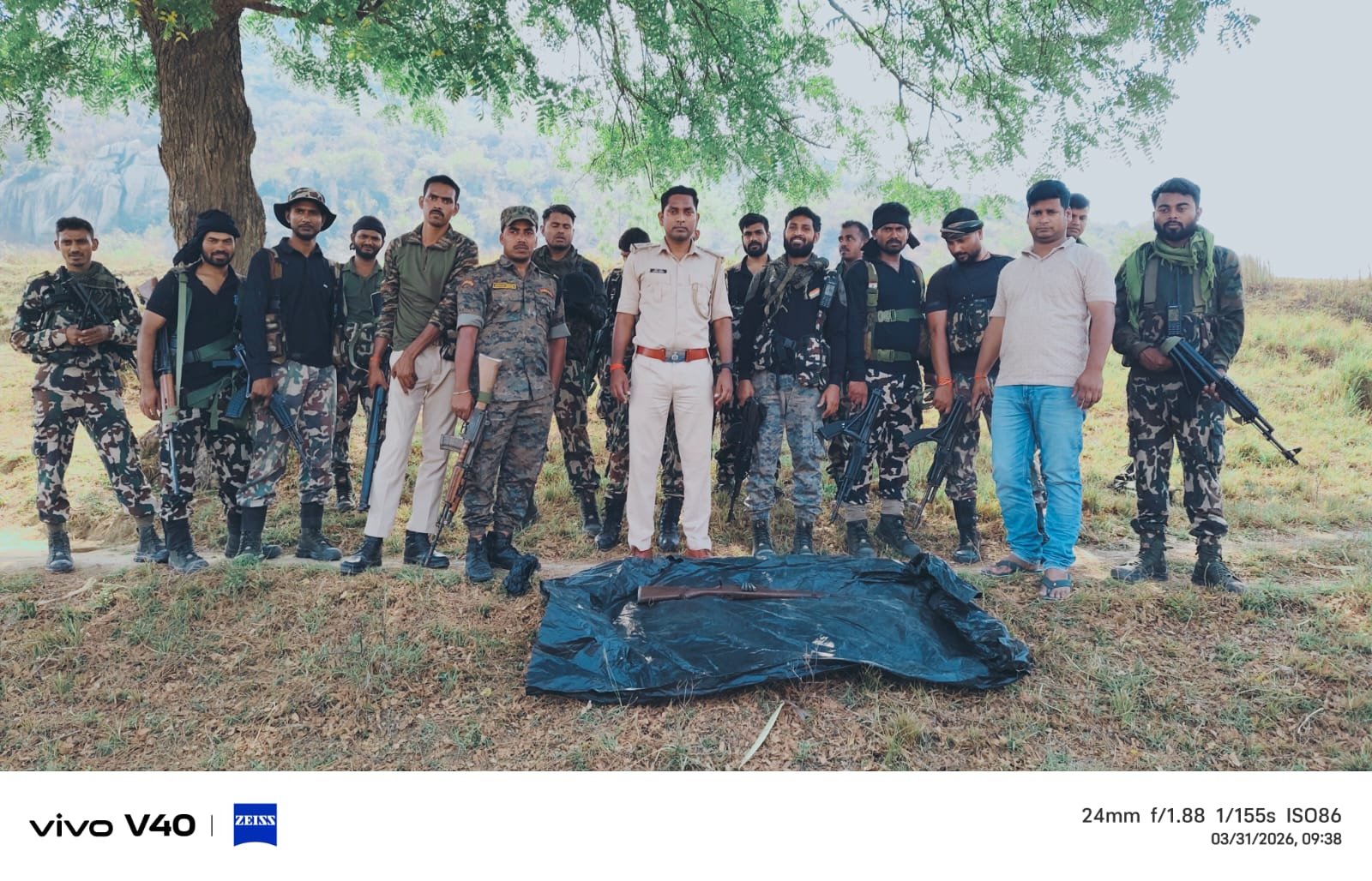 चाल्हो पहाड़ पर बड़ा खुलासा! नक्सलियों का हथियार ठिकाना पकड़ा, बाल-बाल बचे जवान चाल्हो पहाड़ पर बड़ा खुलासा! नक्सलियों का हथियार ठिकाना पकड़ा, बाल-बाल बचे जवान